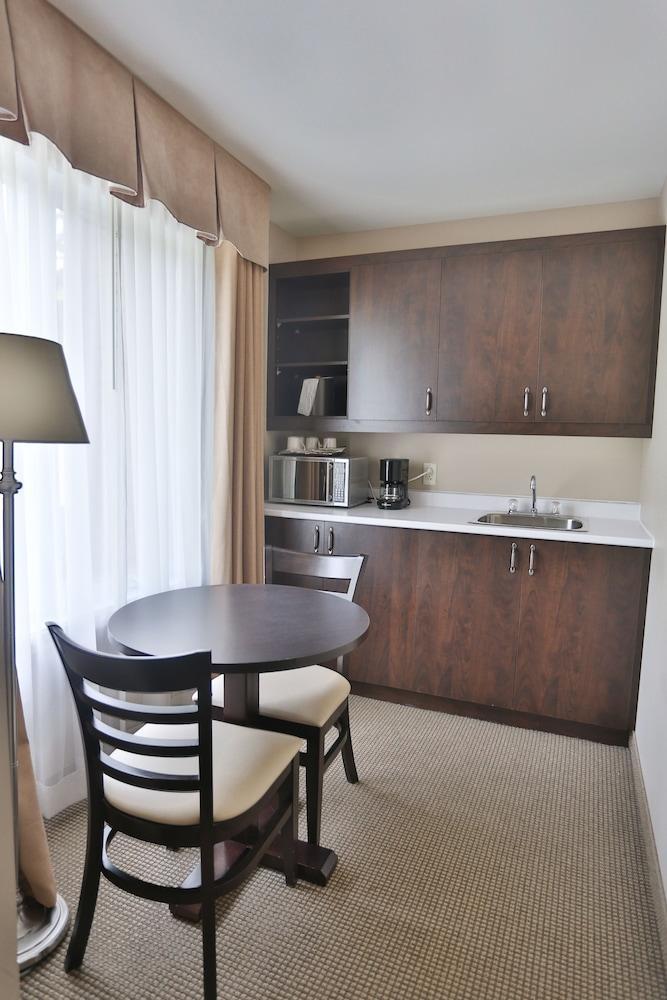 Hotel Le Versailles Saint-Sauveur-des-Monts Стая снимка