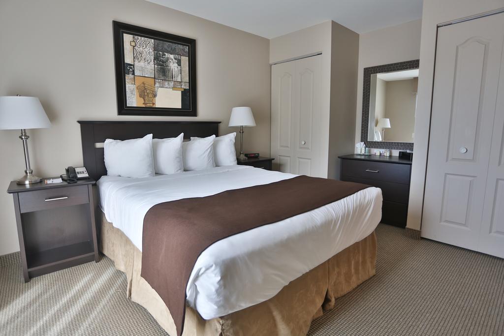 Hotel Le Versailles Saint-Sauveur-des-Monts Стая снимка