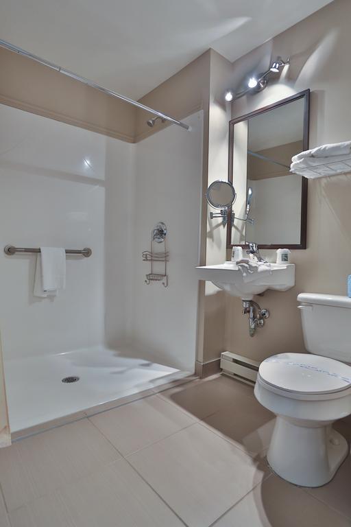 Hotel Le Versailles Saint-Sauveur-des-Monts Екстериор снимка