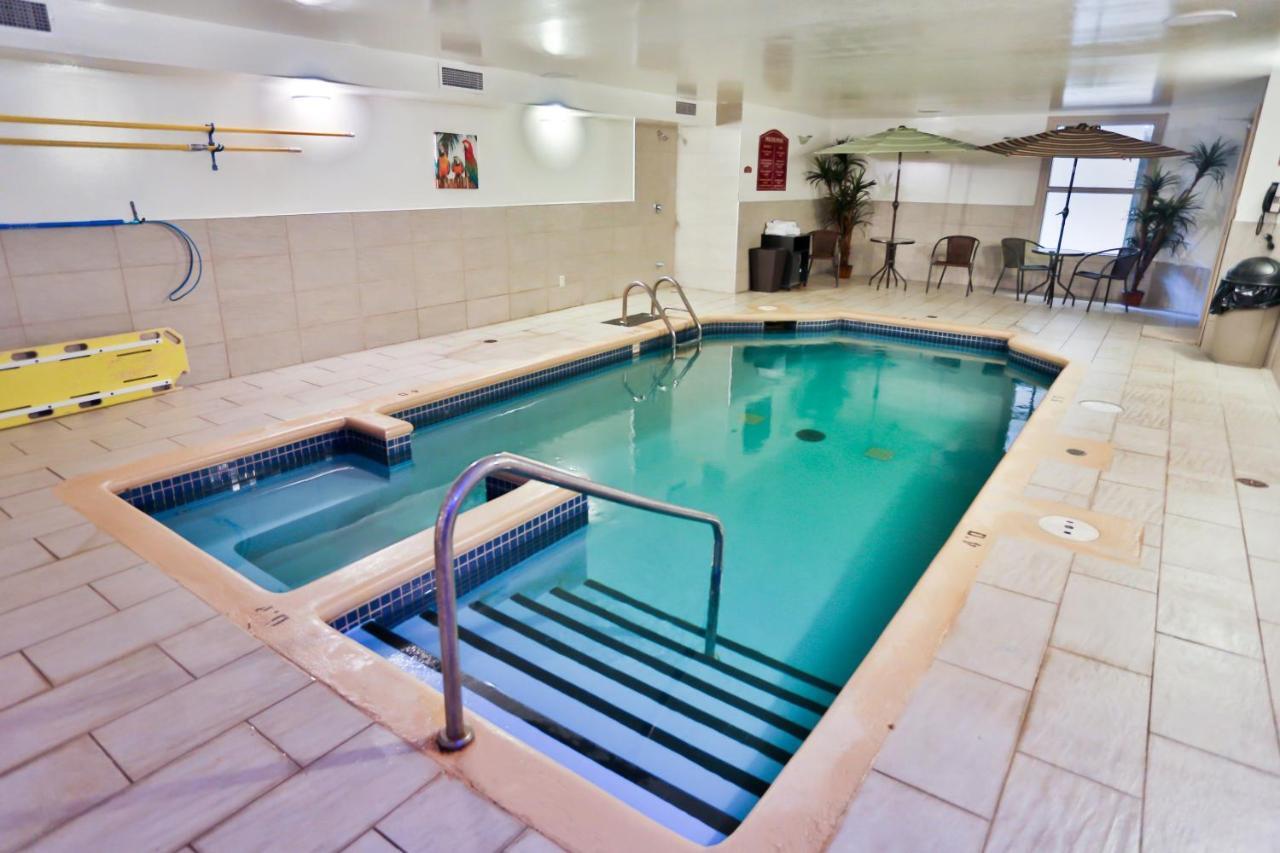Hotel Le Versailles Saint-Sauveur-des-Monts Екстериор снимка