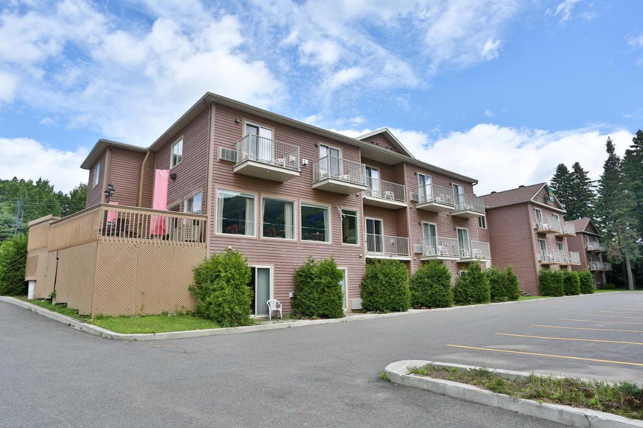 Hotel Le Versailles Saint-Sauveur-des-Monts Екстериор снимка
